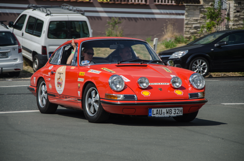 Illustration for article titled Photodump: A classic Porsche car meet.
